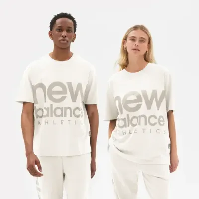 New Balance Koszulka unisex New Balance UT23505SST – biała