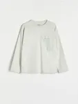 Koszulka typu longsleeve o swobodnym fasonie, wykonana z przyjemnej w dotyku, bawełnianej dzianiny. - jasnoszary