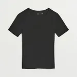 Gładka i dopasowana koszulka Basic czarna - Czarny