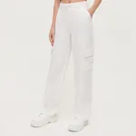 Białe spodnie straight fit z kieszeniami cargo - Biały