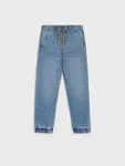 Wygodne jeansy wykonane z bawełnianej tkaniny z domieszką elastycznych włókien. - niebieski