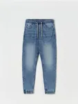 Jeansy o kroju jogger fit, wykonane z bawełny z dodatkiem elastycznych włókien. - niebieski