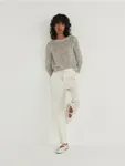 Spodnie o dopasowanym fasonie, wykonane z bawełnianej tkaniny z elastycznymi włóknami. - złamana biel