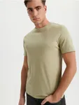 Wygodna koszulka wykonana z miękkiej, bawełnianej dzianiny. - zielony