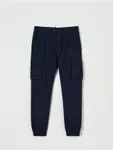 Spodnie o kroju jogger z kieszeniami cargo, uszyte z bawełny z domieszką elastycznych włókien. - granatowy