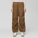 Gładkie spodnie jogger parachute brązowe - Khaki
