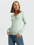 Wygodny sweter wykonany z materiału zawierającego delikatną dla skóry wiskozę. - zielony
