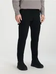 Wygodne spodnie slim cargo wykonane z bawełnianej tkaniny z dodatkiem elastycznych włókien. - czarny