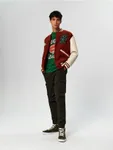 Spodnie jogger z kieszeniami cargo, uszyty z bawełny z dodatkiem elastycznych włókien. - zielony