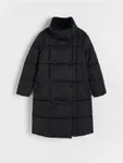 Płaszcz o prostym kroju, wykonany z pikowanej tkaniny z wypełnieniem. - czarny