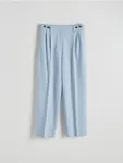 Spodnie typu cygaretki, uszyte z tkaniny z dodatkiem wiskozy. - jasnoniebieski