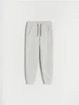 Spodnie typu jogger, wykonane z dresowej, bawełnianej dzianiny. - jasnoszary