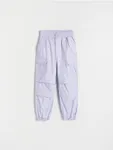 Spodnie typu parachute, wykonane z bawełnianej tkaniny. - lawendowy