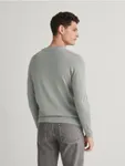Sweter o regularnym kroju, wykonany z wiskozowej dzianiny. - jasnozielony