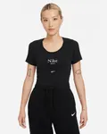 Damska koszulka z krótkim rękawem i o skróconym kroju Nike Sportswear Essential - Czerń