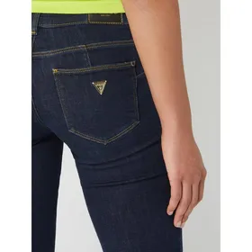Guess Jeansy o kroju skinny fit z dodatkiem streczu model ‘Curve X’ — REPREVE®