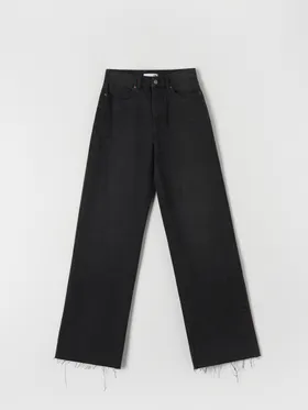 Spodnie jeansowe o kroju wide leg uszyte z bawełny z dodatkiem wiskozy. - czarny