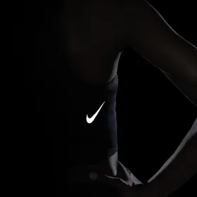 Damska krótka koszulka bez rękawów do biegania Nike Dri-FIT Race - Czerń