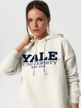 Bawełniana bluza Yale o luźnym kroju. Możesz dobrać do niej pasujące spodnie dresowe i stworzyć komplet. - szary