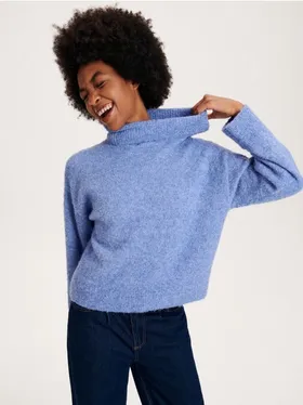 Sweter o swobodnym fasonie, wykonany z gładkiej dzianiny. - jasnoniebieski