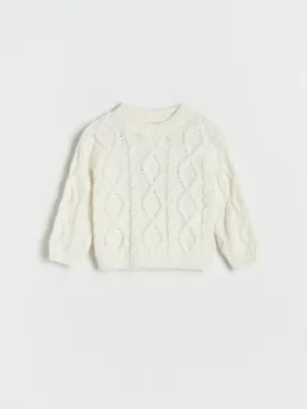 Sweter o prostym kroju, wykonany z dzianiny. - złamana biel