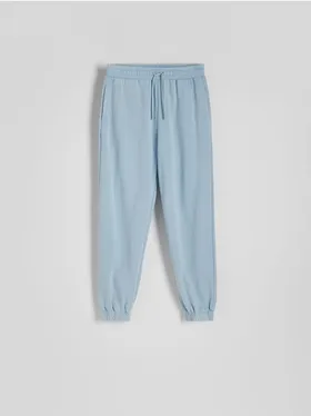 Spodnie o swobodnym fasonie, wykonane z bawełnianej dzianiny. - jasnoniebieski