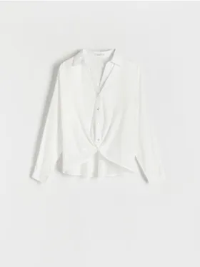 Koszula o swpbodnym kroju, wykonana z gładkiej tkaniny z wiskozą i lnem. - złamana biel