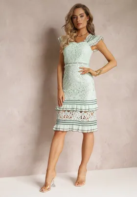 Jasnozielona Taliowana Sukienka Midi z Głębokim Dekoltem z Ażurowej Tkaniiny Eleonota