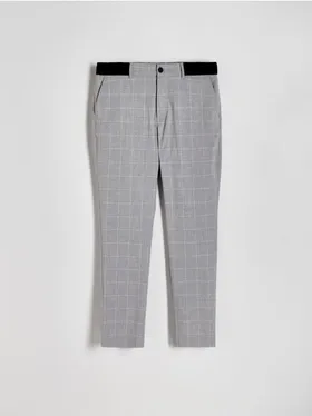 Spodnie o dopasowanym kroju, wykonane z tkaniny z dodatkiem wiskozy. - jasnoszary