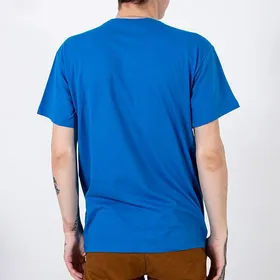 Kobaltowa bawełniana koszulka męska z printem - Odzież - Kobaltowy