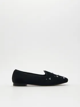 Buty typu loafersy, wykonane z imitacji zamszu. - czarny