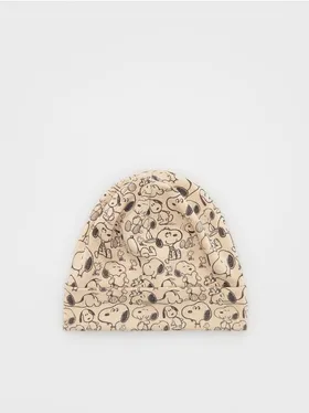 Klasyczna czapka z nadrukiem, wykonana z bawełnianej dzianiny z dodatkiem elastycznych włókien. - złamana biel