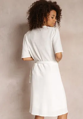 Biała Sukienka Kopertowa z Wiązaniem Swettia