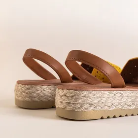 Musztardowe damskie sandały ażurowe na platformie Pieqa - Obuwie - Musztardowy || Żółty