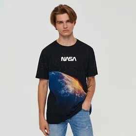 Czarna koszulka z nadrukiem NASA - Czarny