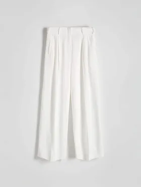 Spodnie o swobodnym fasonie, wykonane z tkaniny z wiskozą. - biały