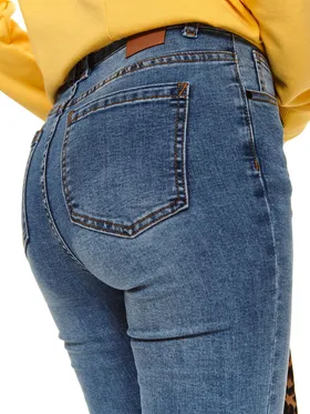 Spodnie jeansowe z paskiem w zwierzęcy nadruk