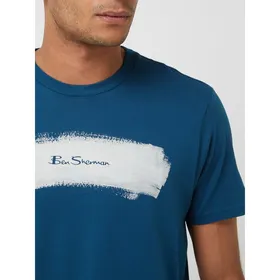 Ben Sherman T-shirt o kroju regular fit z nadrukiem z logo