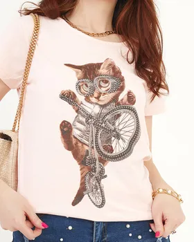 Różowy t-shirt damski z nadrukiem kota - Odzież - Różowy || Jasnoróżowy