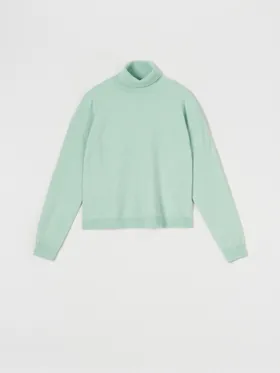 Sweter z golfem uszyty z szybkoschnacego materiału z dodatkiem delikatnej dla skóry wiskozy. - zielony