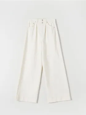 Białe spodnie jeansowe o kroju wide leg uszyte z bawełny. - kremowy