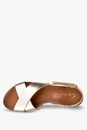 Złote sandały płaskie na rzep polska skóra casu 40141