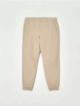Bawełniane spodnie o kroju jogger z domieszką elastycznych włókien. - beżowy