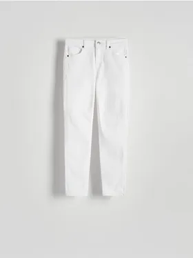 Jeansy o fasonie push up, wykonane z bawełny z dodatkiem elastycznych włókien. - biały