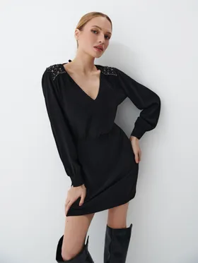 Sukienka mini z odkrytymi plecami - Czarny