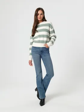 Spodnie jeansowe o podkreślającym sylwetkę kroju skinny, uszyte z bawełny z dodatkiem elastycznych włókien. - niebieski