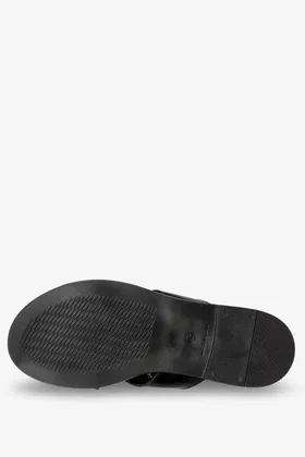 Czarne klapki skórzane płaskie z ozdobną podeszwą produkt polski casu 40326