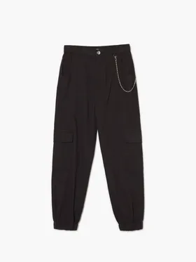 Czarne spodnie jogger z kieszeniami cargo