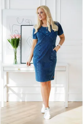 Granatowa ołówkowa sukienka plus size z suwakiem na dekolcie imitacja jeansu - AUSTIN