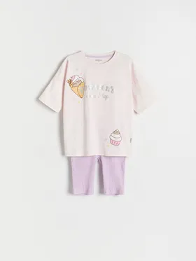 Piżama składająca się z t-shirtu i szortów, wykonana z bawełny. - pastelowy róż